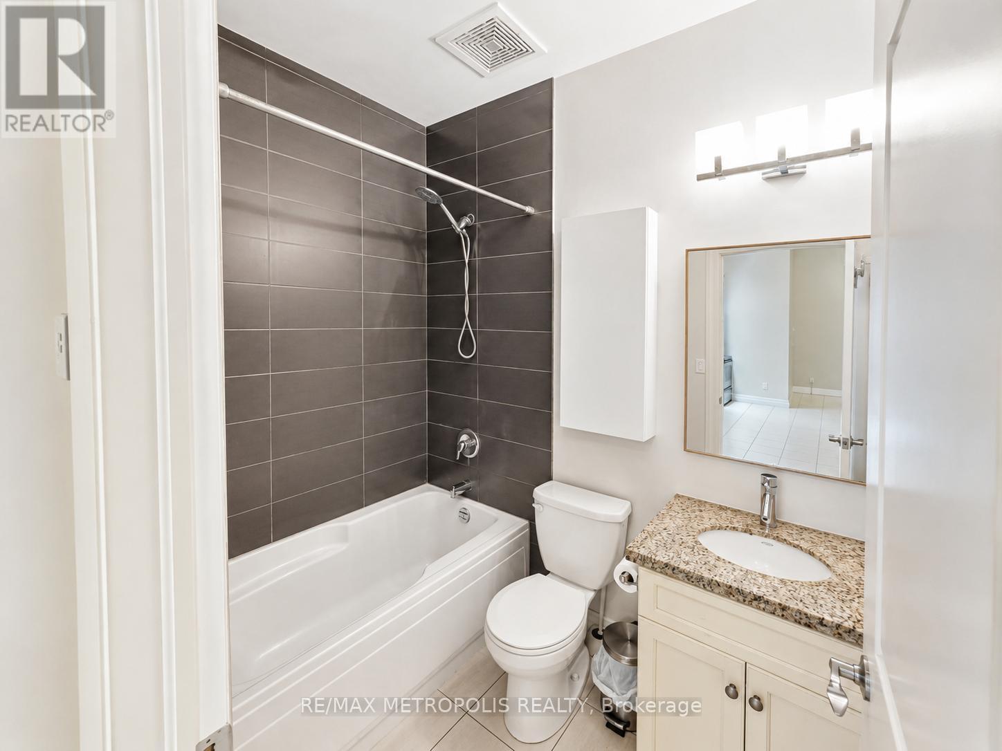 110 - 25 Concession Street, Cambridge, ON - Indoor Photo Showing Bathroom