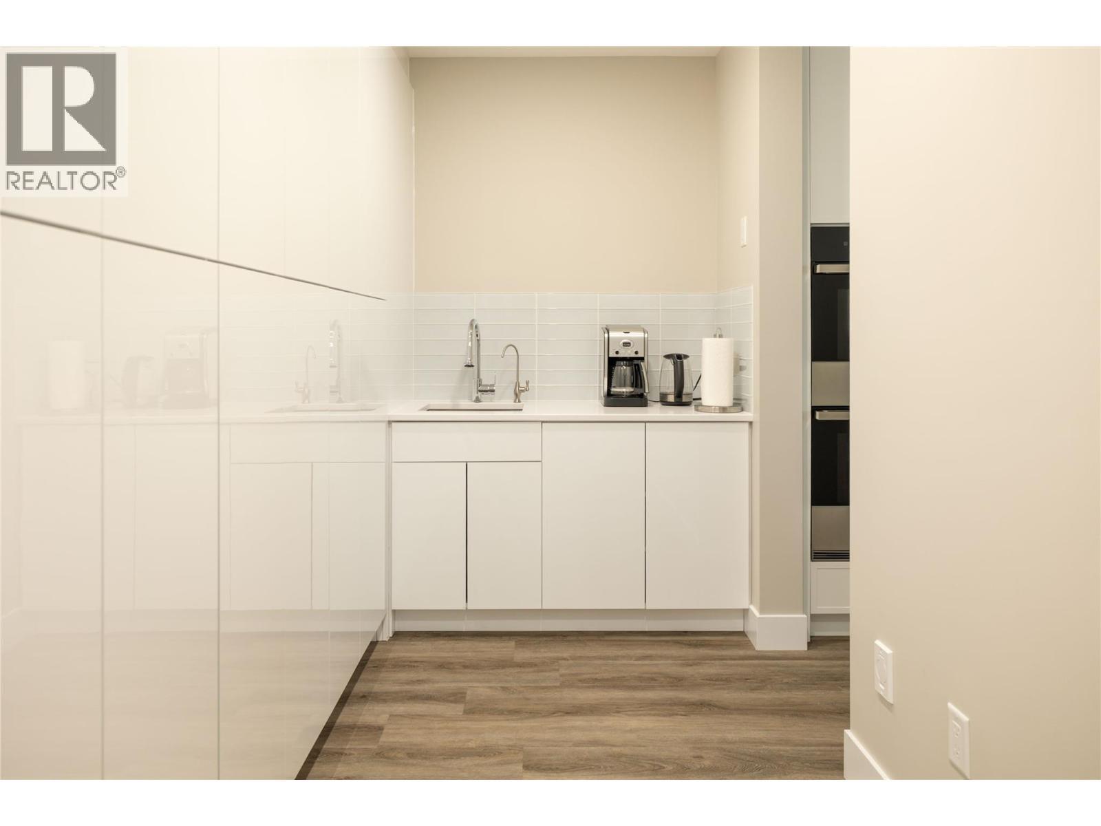 274 Summer Wood Drive, Kelowna, BC - Indoor Photo Showing Bathroom