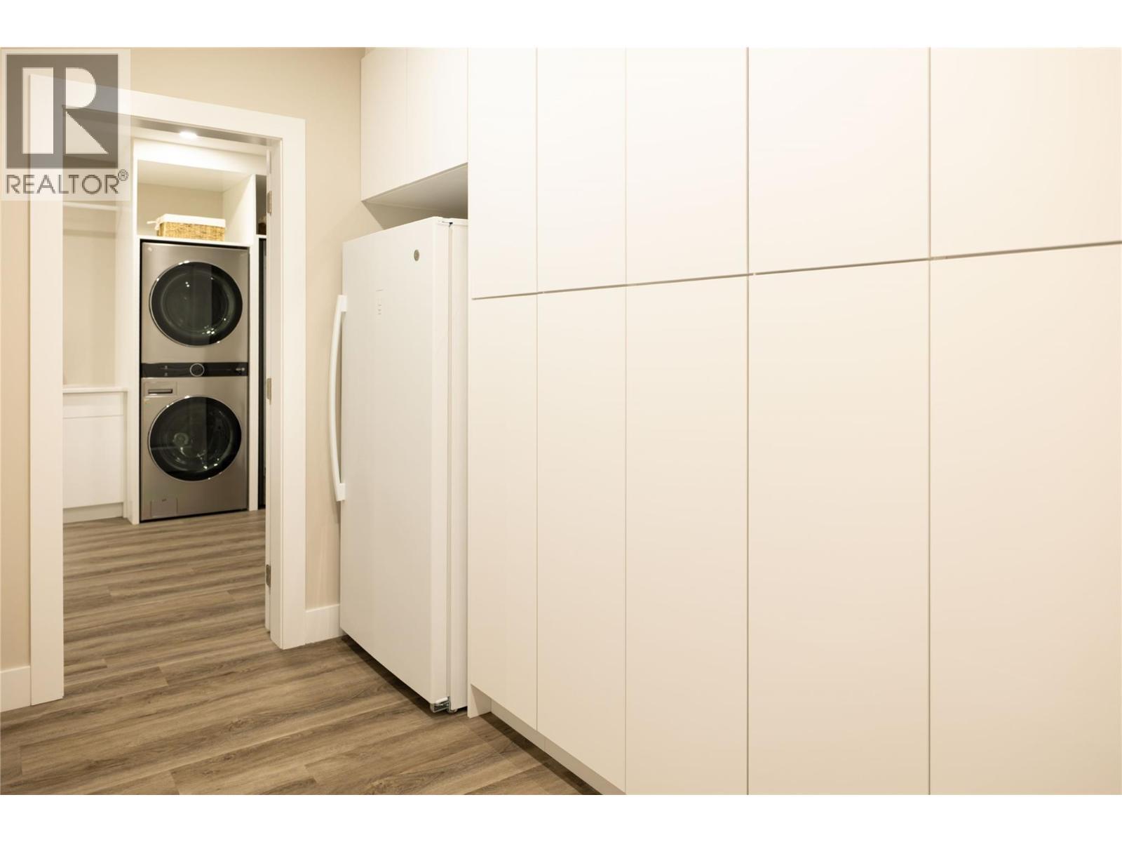 274 Summer Wood Drive, Kelowna, BC - Indoor Photo Showing Laundry Room