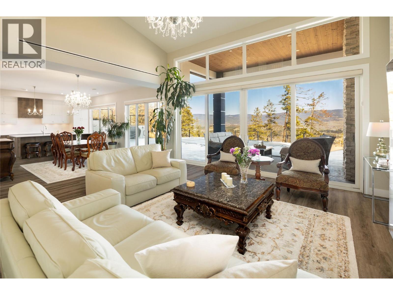 274 Summer Wood Drive, Kelowna, BC - Indoor Photo Showing Living Room