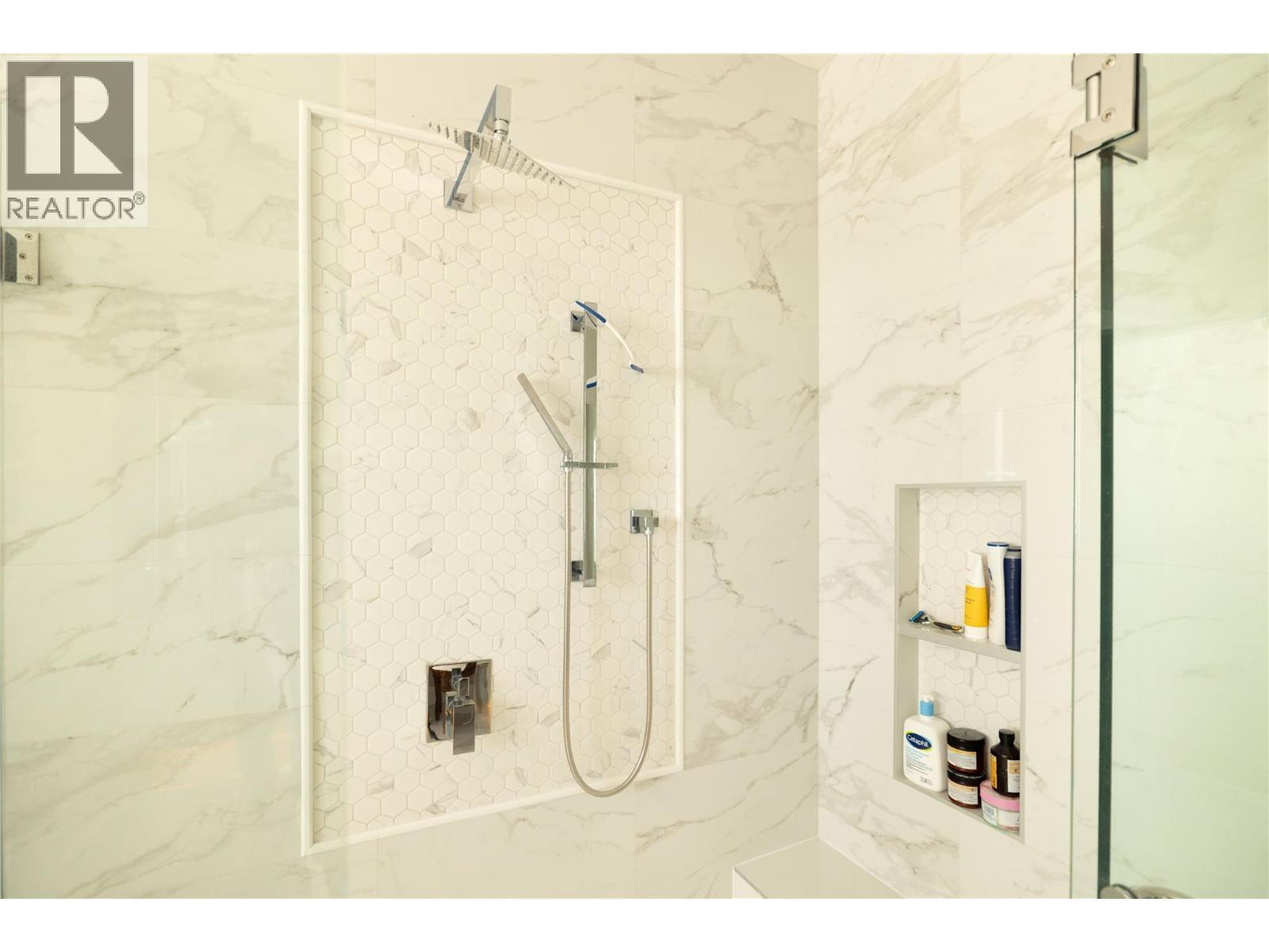 274 Summer Wood Drive, Kelowna, BC - Indoor Photo Showing Bathroom
