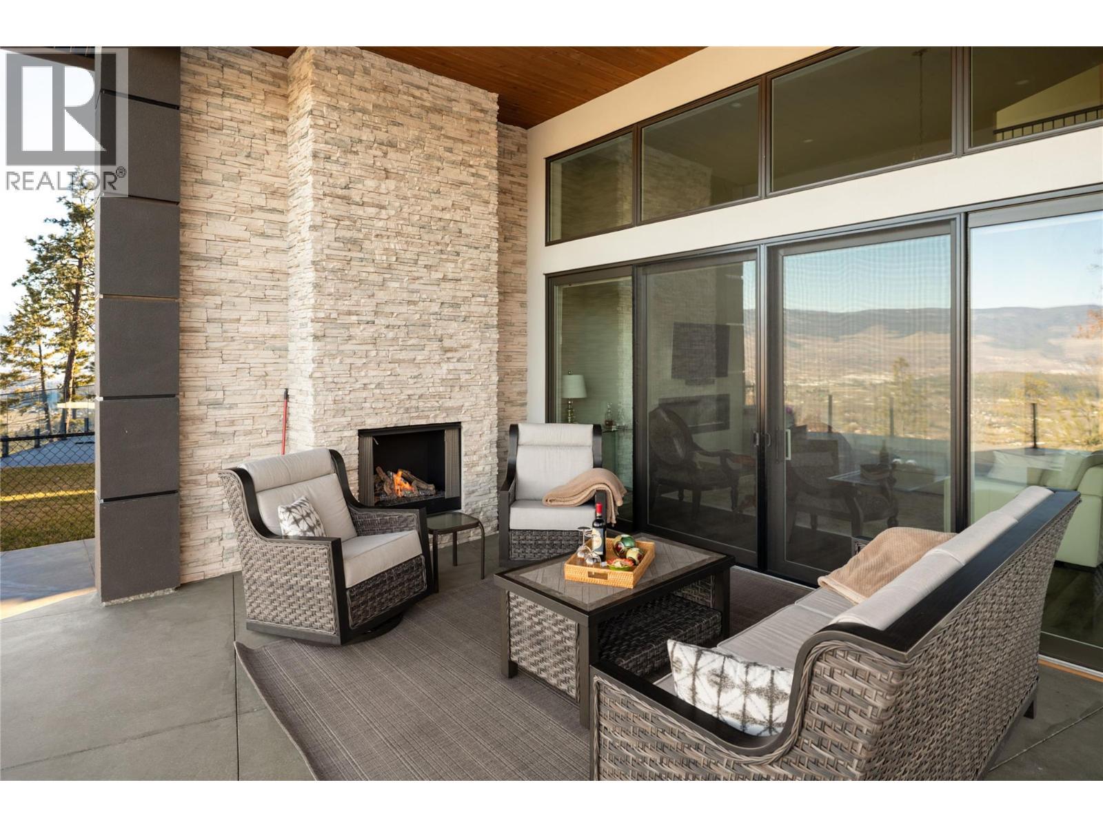 274 Summer Wood Drive, Kelowna, BC - With Exterior