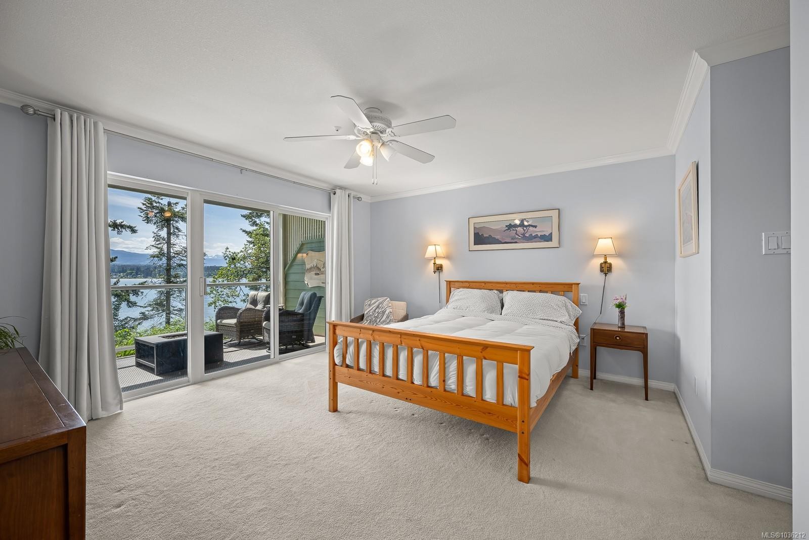 202-2275 Comox Ave, Comox, BC - Indoor Photo Showing Bedroom