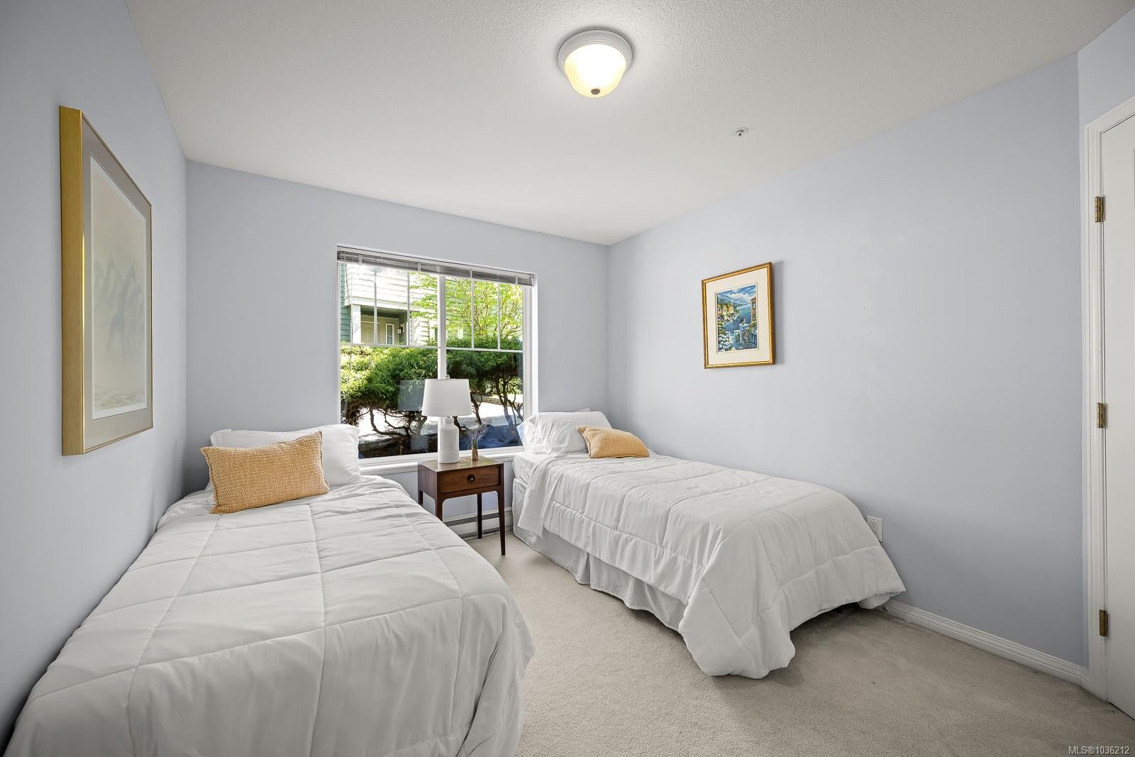 202-2275 Comox Ave, Comox, BC - Indoor Photo Showing Bedroom