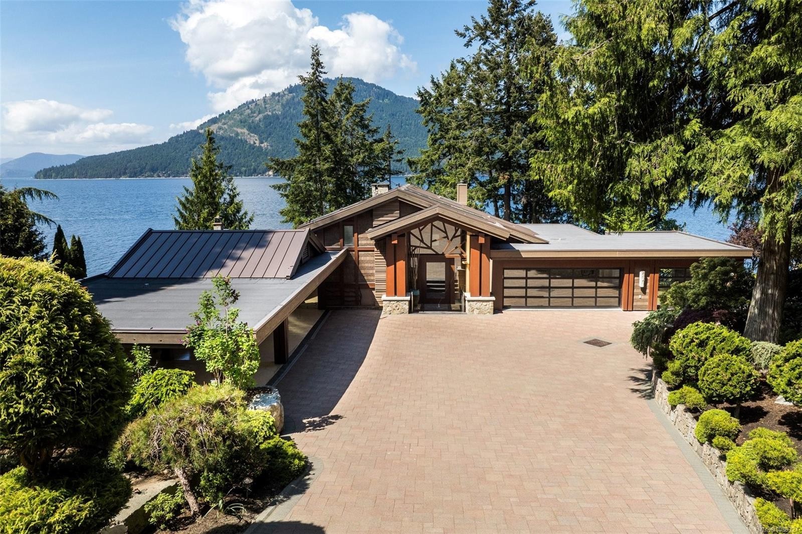 960 Lands End End, North Saanich, BC