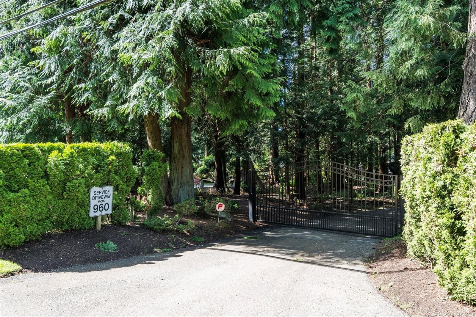 960 Lands End End, North Saanich, BC