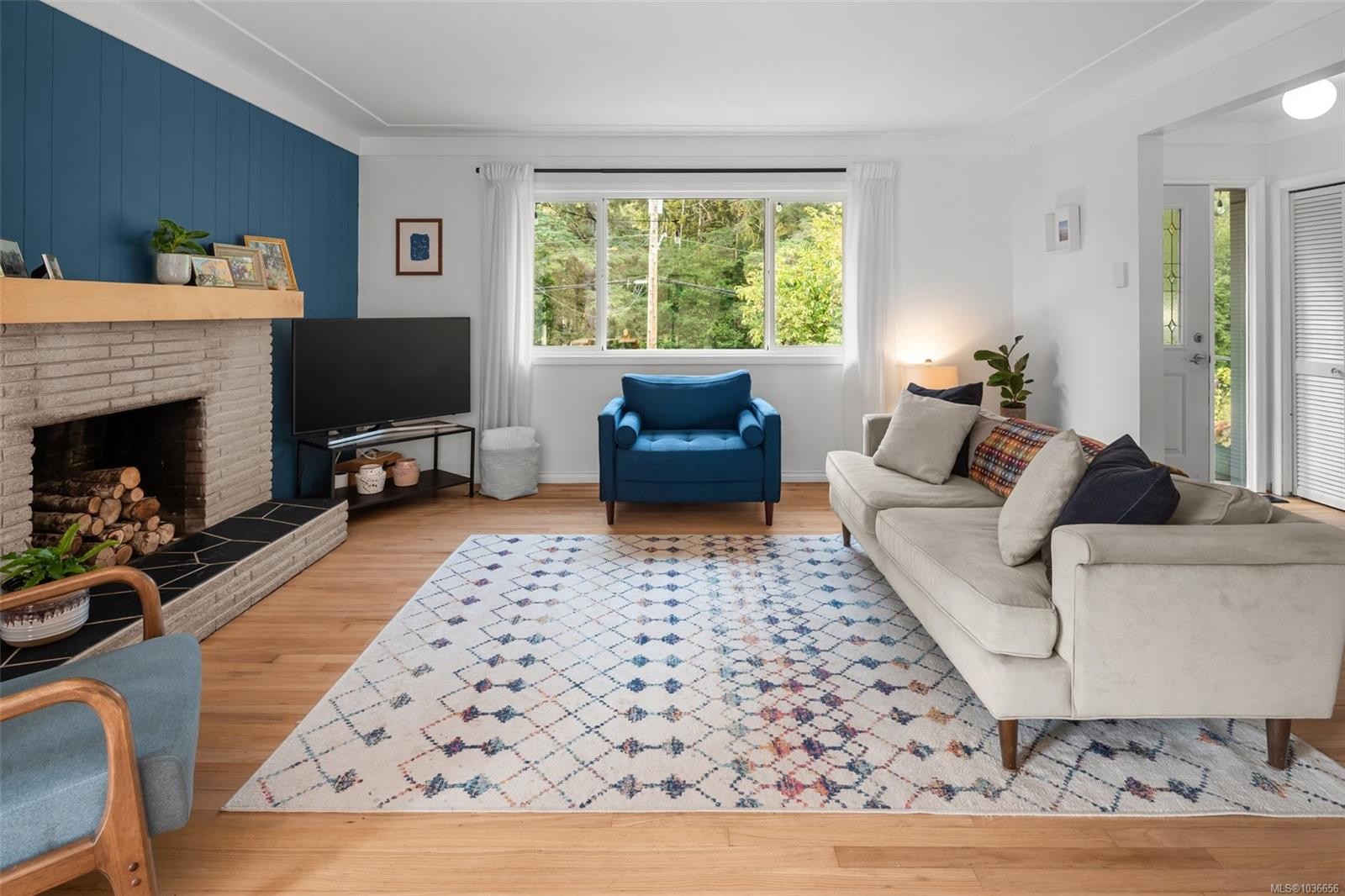 7147 Wright Rd, Sooke, BC - Indoor Photo Showing Living Room With Fireplace