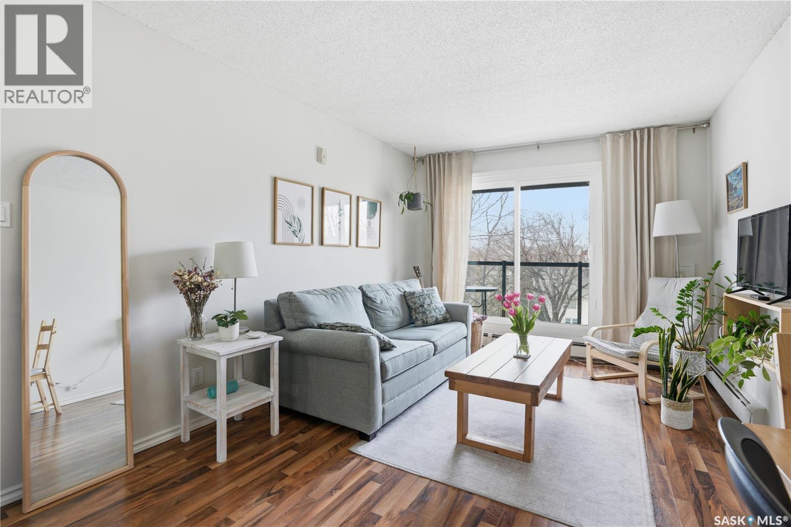 403 1013 Lansdowne Avenue, Saskatoon, SK - Indoor Photo Showing Living Room