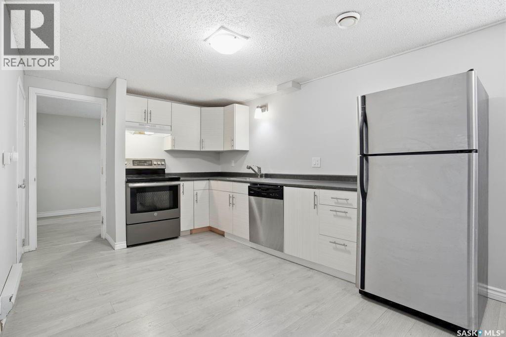 38 Cartier Crescent, Saskatoon, SK - Indoor Photo Showing Kitchen