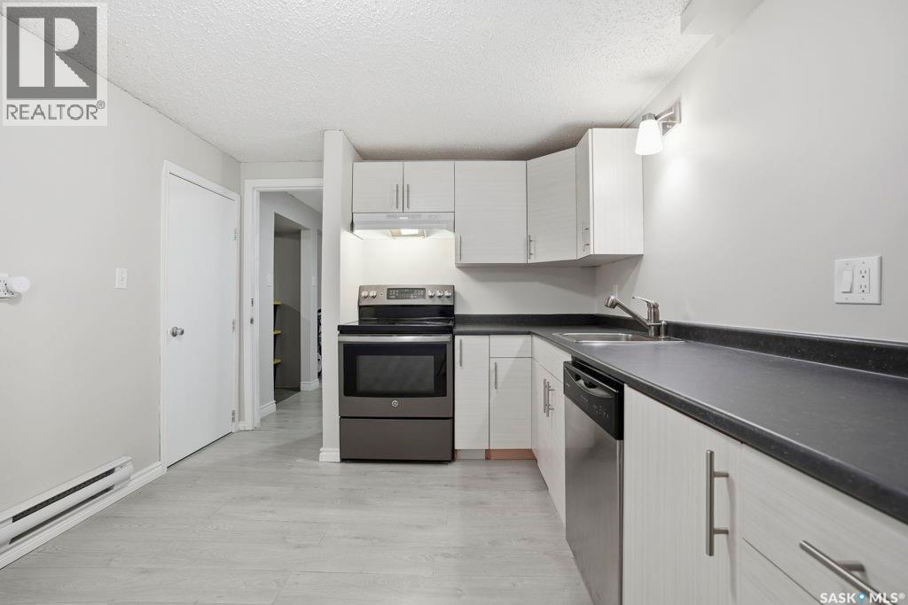 38 Cartier Crescent, Saskatoon, SK - Indoor Photo Showing Kitchen