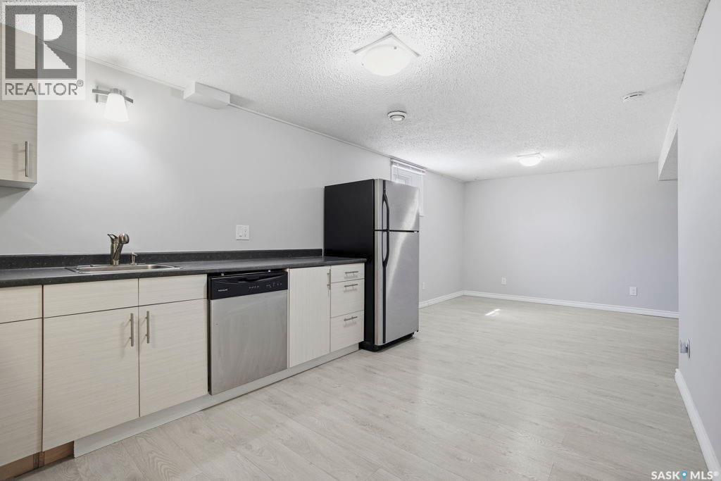 38 Cartier Crescent, Saskatoon, SK - Indoor Photo Showing Kitchen