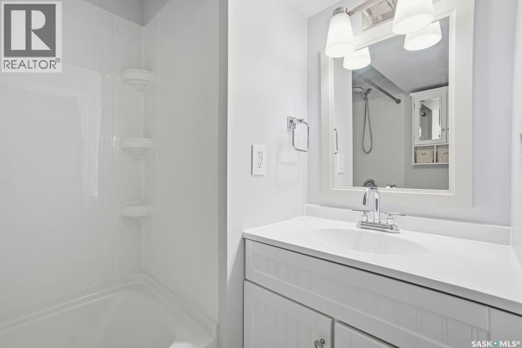 38 Cartier Crescent, Saskatoon, SK - Indoor Photo Showing Bathroom