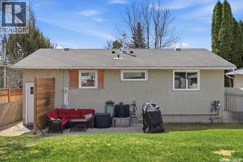 38 Cartier Crescent, Saskatoon, SK - Outdoor