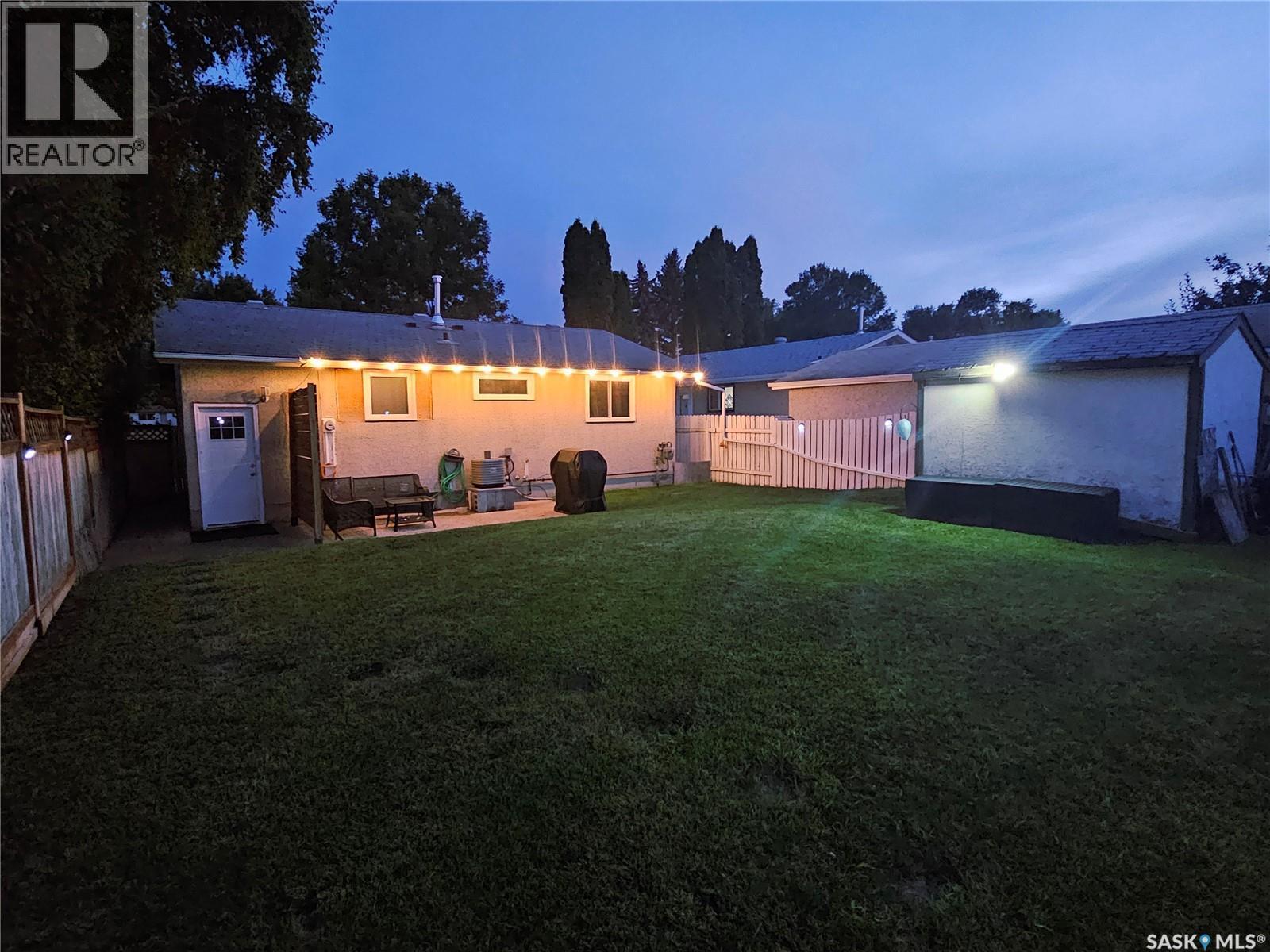 38 Cartier Crescent, Saskatoon, SK - Outdoor