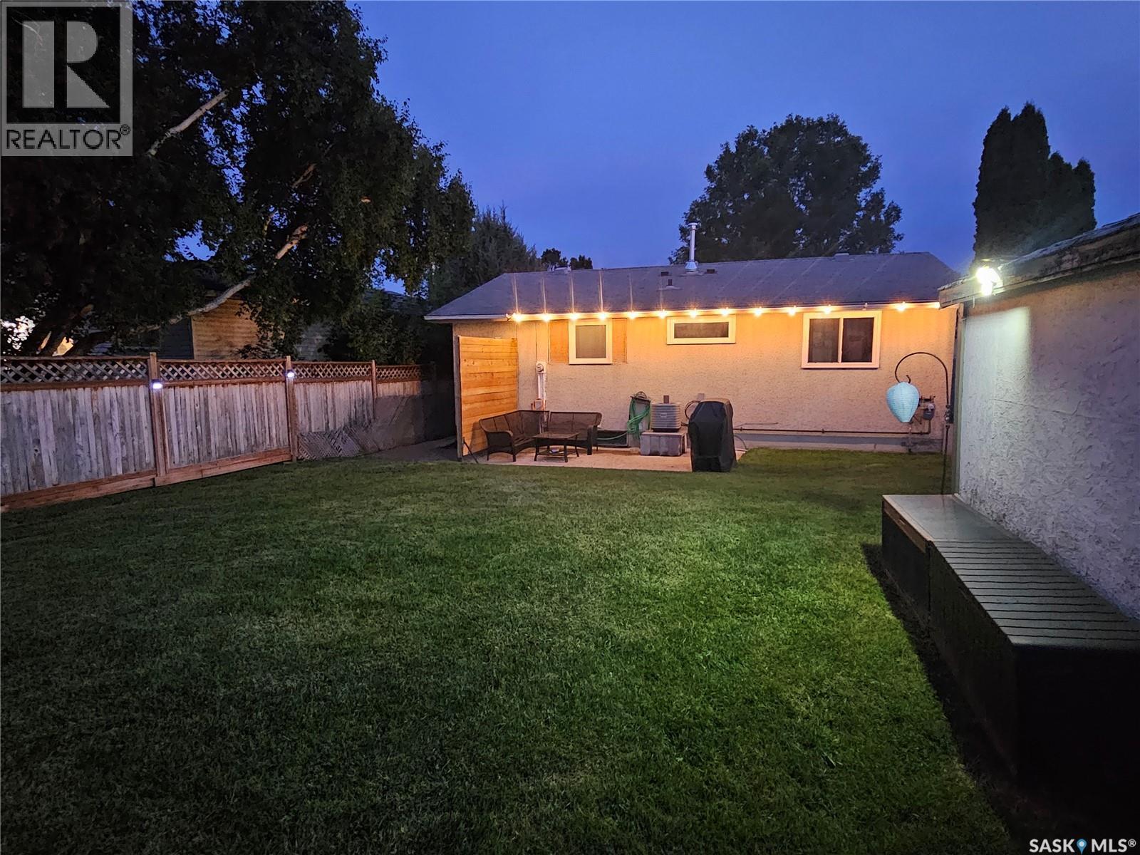 38 Cartier Crescent, Saskatoon, SK - Outdoor