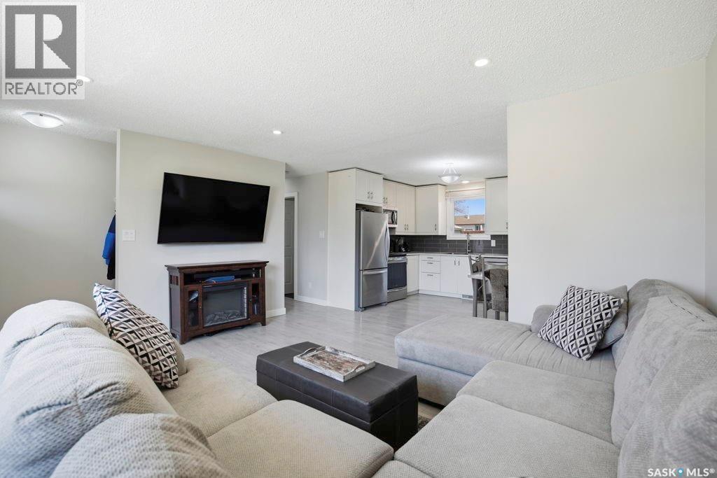 38 Cartier Crescent, Saskatoon, SK - Indoor Photo Showing Living Room With Fireplace