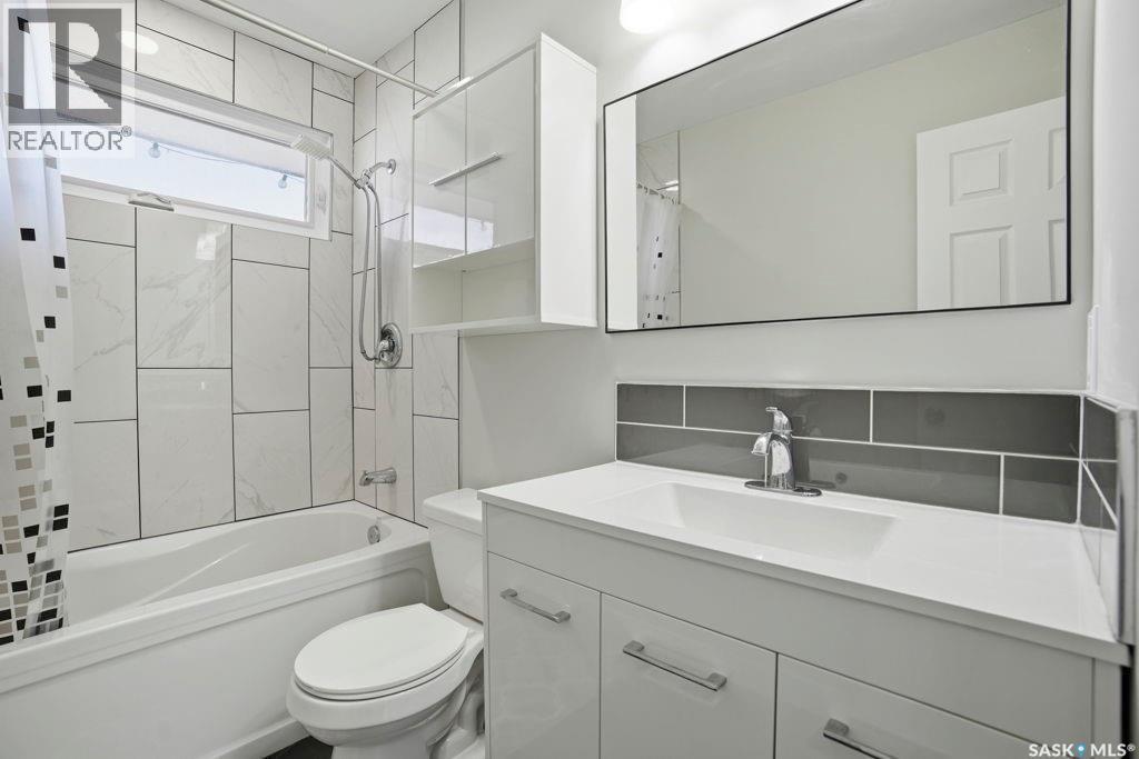 38 Cartier Crescent, Saskatoon, SK - Indoor Photo Showing Bathroom