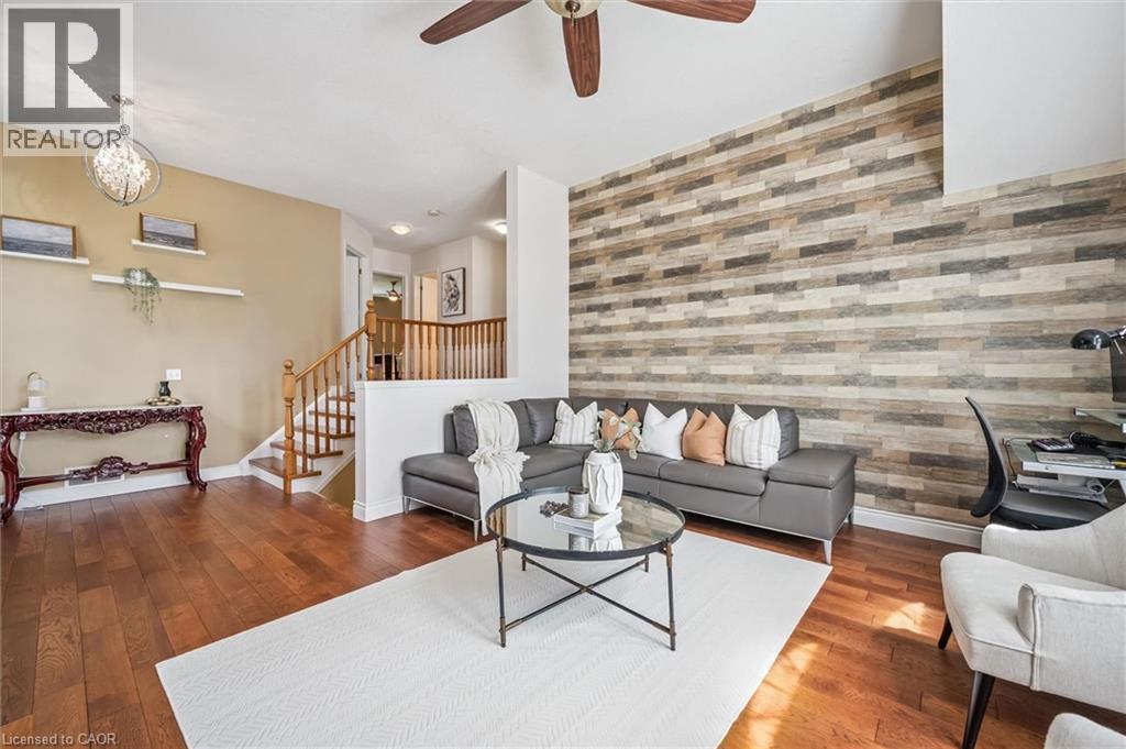 96 Hay Crescent, Cambridge, ON - Indoor Photo Showing Living Room