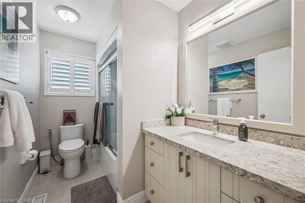 96 Hay Crescent, Cambridge, ON - Indoor Photo Showing Bathroom