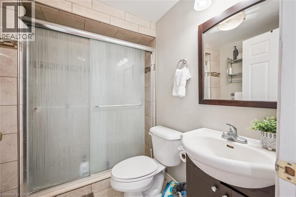 96 Hay Crescent, Cambridge, ON - Indoor Photo Showing Bathroom