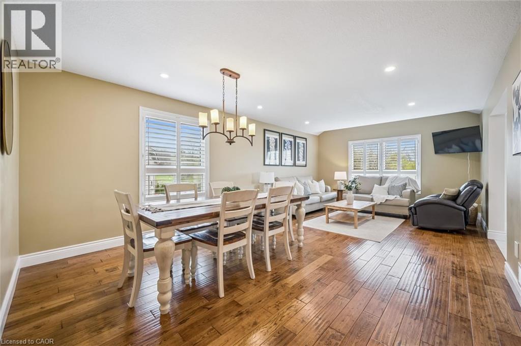 96 Hay Crescent, Cambridge, ON - Indoor Photo Showing Dining Room