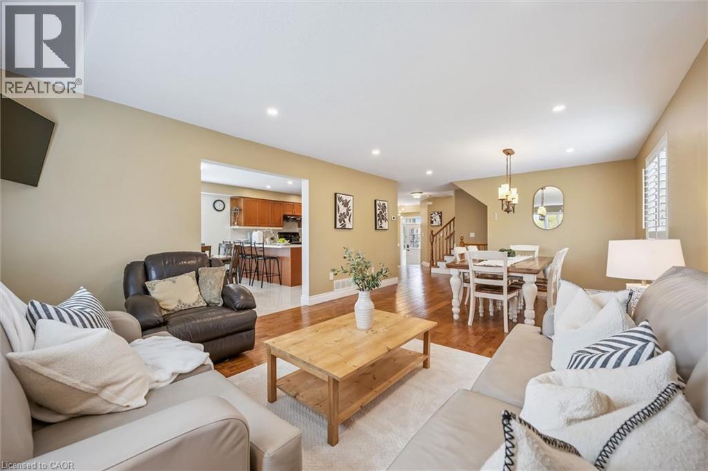 96 Hay Crescent, Cambridge, ON - Indoor Photo Showing Living Room