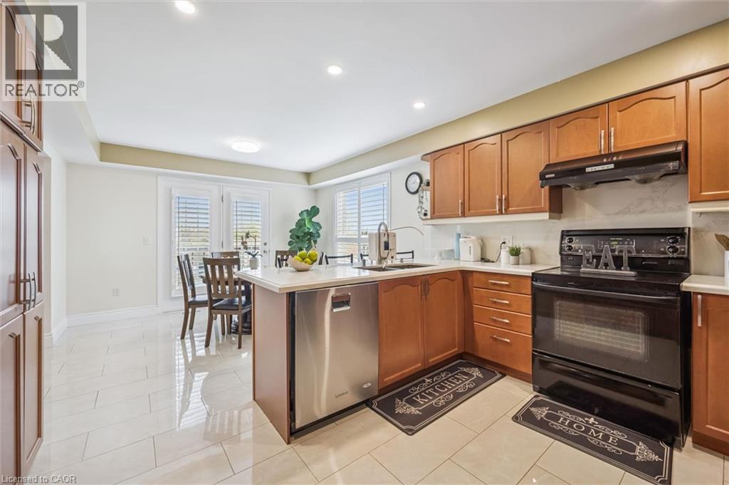 96 Hay Crescent, Cambridge, ON - Indoor Photo Showing Kitchen
