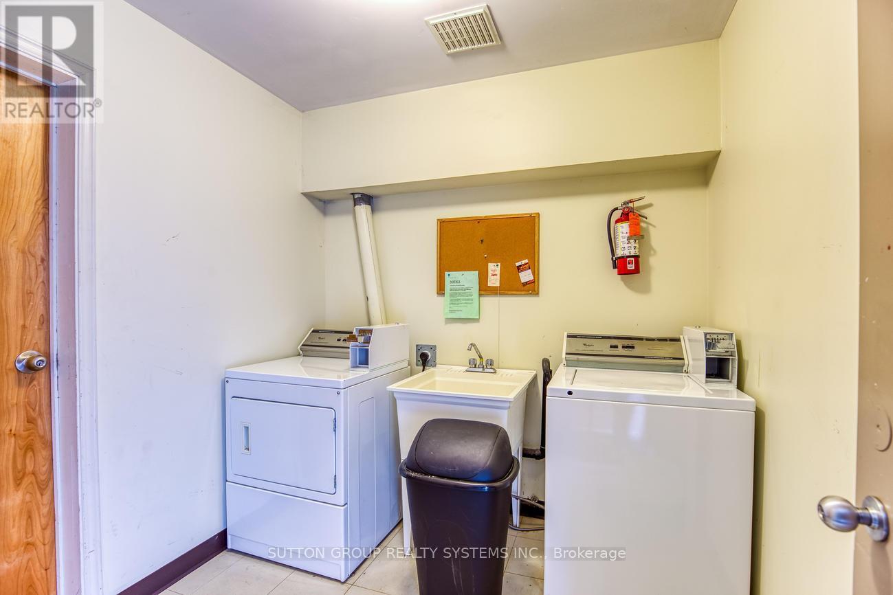 360 Erb Street W, Waterloo, ON - Indoor Photo Showing Laundry Room