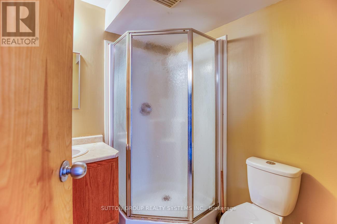 360 Erb Street W, Waterloo, ON - Indoor Photo Showing Bathroom