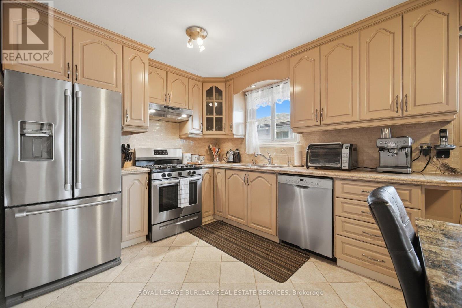 31 Summercrest Drive, Hamilton, ON - Indoor Photo Showing Kitchen