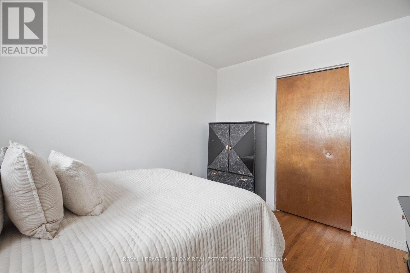 31 Summercrest Drive, Hamilton, ON - Indoor Photo Showing Bedroom