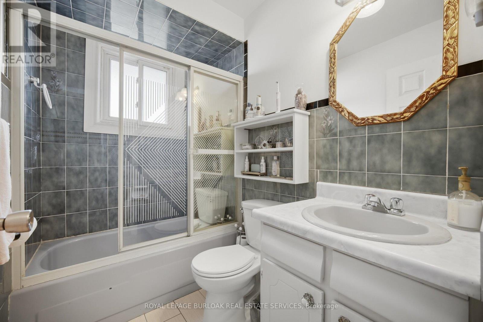 31 Summercrest Drive, Hamilton, ON - Indoor Photo Showing Bathroom
