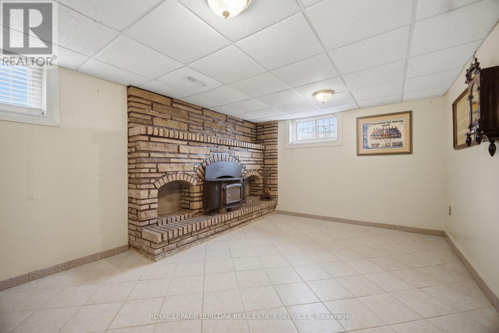 31 Summercrest Drive, Hamilton, ON - Indoor Photo Showing Other Room