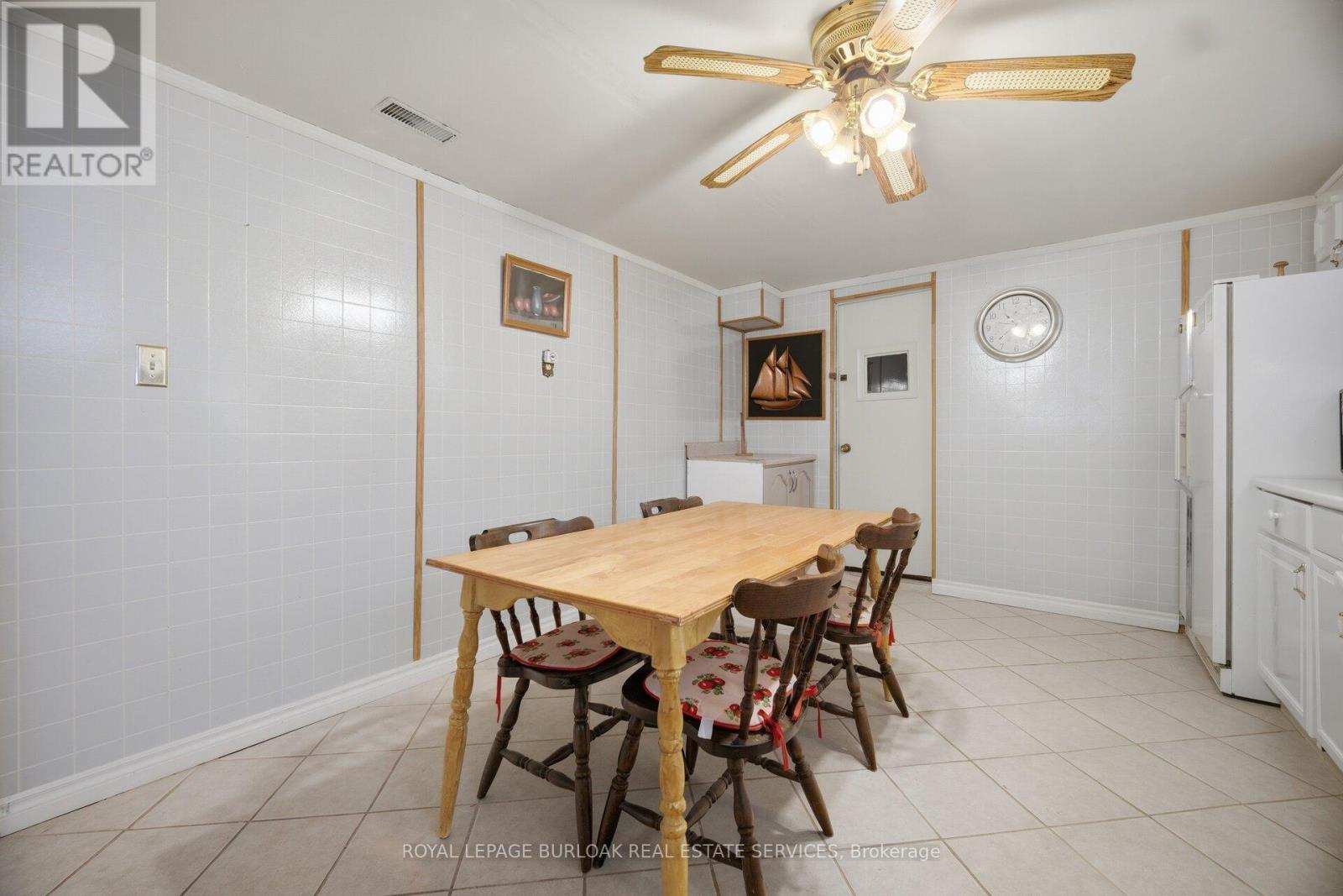 31 Summercrest Drive, Hamilton, ON - Indoor Photo Showing Dining Room