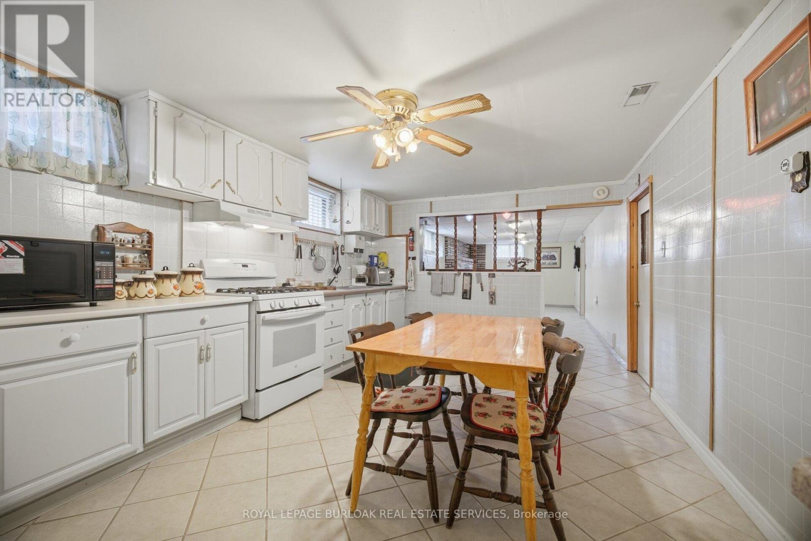 31 Summercrest Drive, Hamilton, ON - Indoor Photo Showing Kitchen