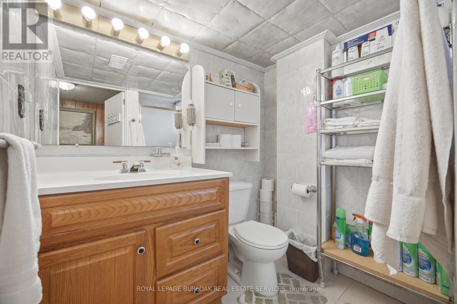 31 Summercrest Drive, Hamilton, ON - Indoor Photo Showing Bathroom