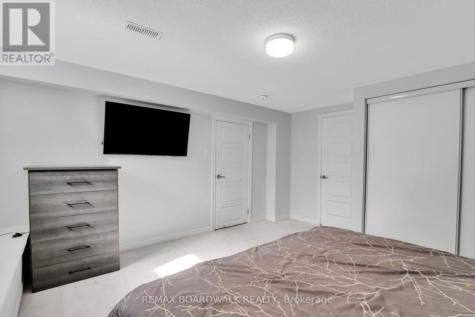 306 Pilot Private, Ottawa, ON - Indoor