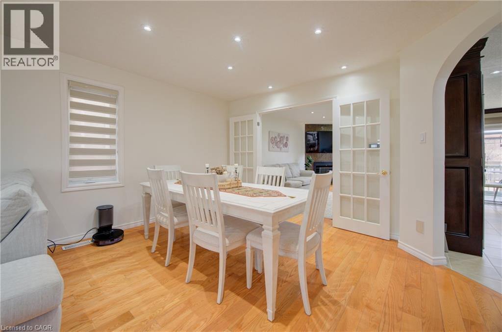 32 Lena Crescent, Cambridge, ON - Indoor Photo Showing Dining Room