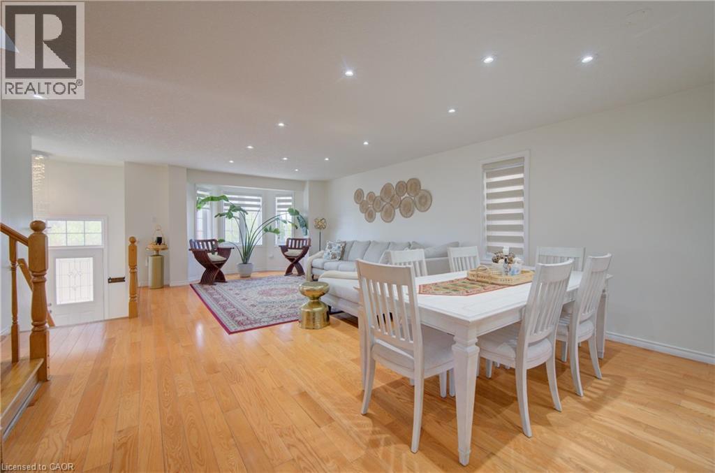 32 Lena Crescent, Cambridge, ON - Indoor Photo Showing Dining Room
