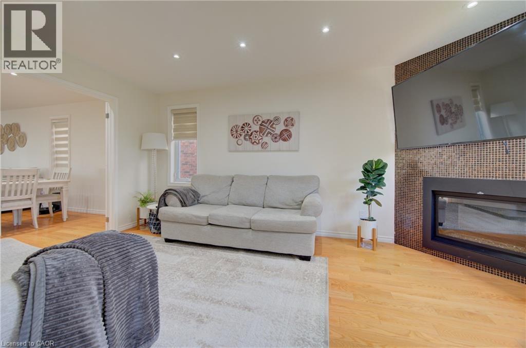 32 Lena Crescent, Cambridge, ON - Indoor Photo Showing Living Room With Fireplace