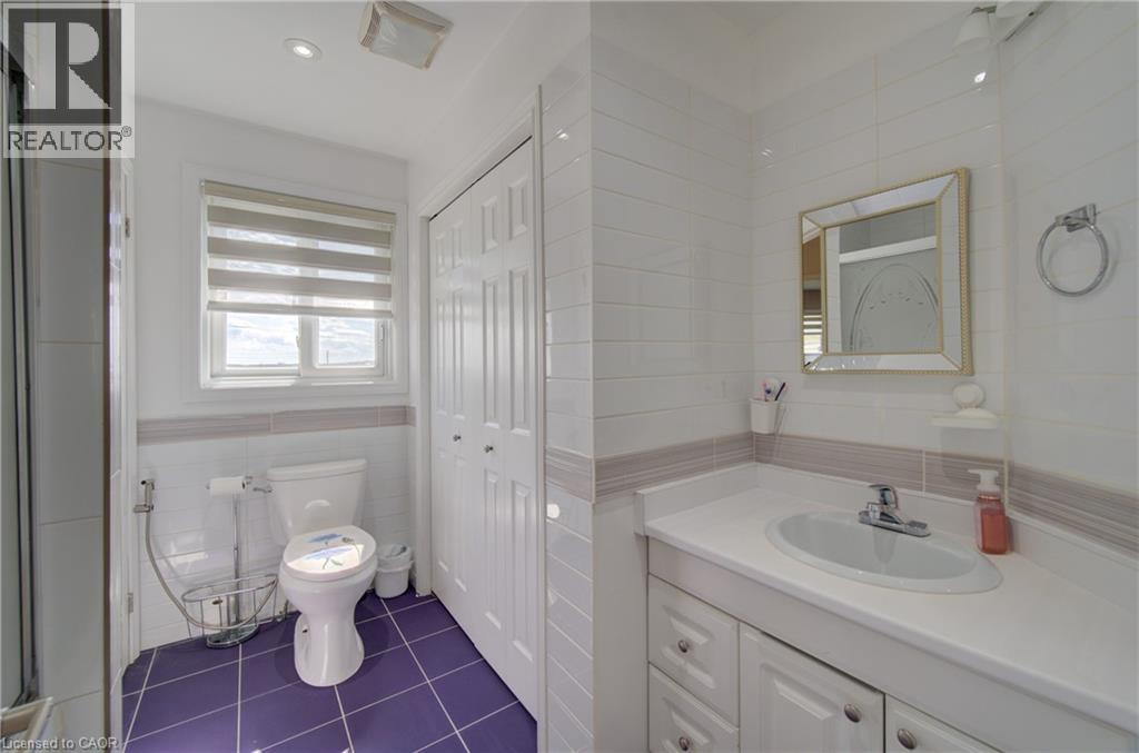 32 Lena Crescent, Cambridge, ON - Indoor Photo Showing Bathroom