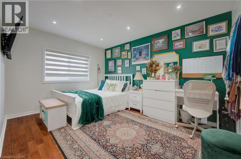32 Lena Crescent, Cambridge, ON - Indoor Photo Showing Bedroom