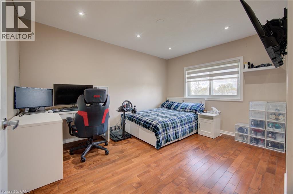 32 Lena Crescent, Cambridge, ON - Indoor Photo Showing Bedroom