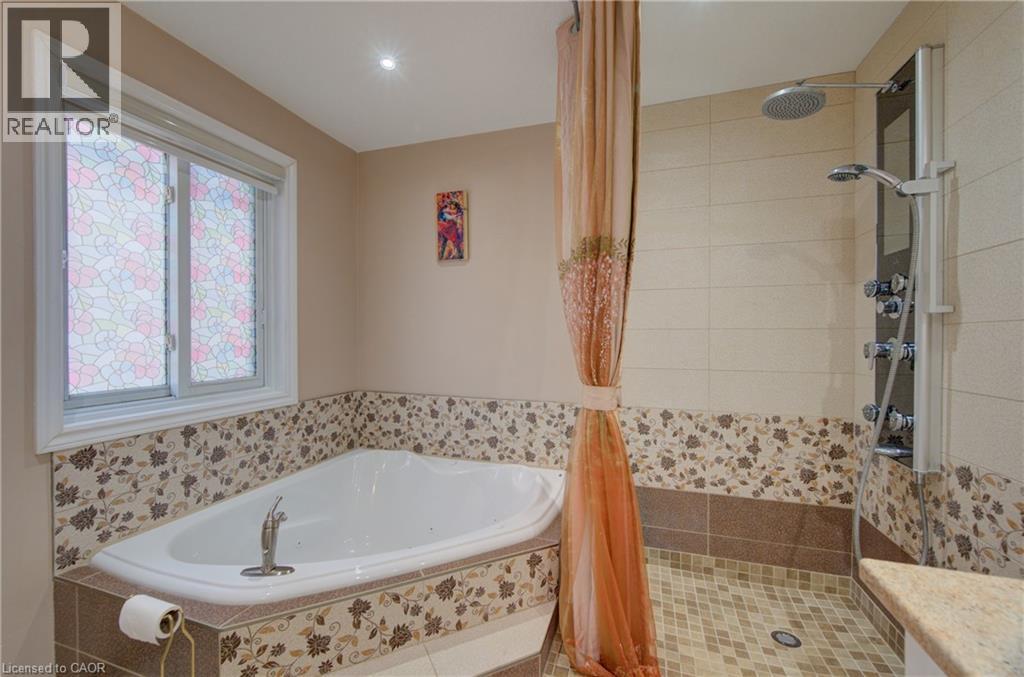 32 Lena Crescent, Cambridge, ON - Indoor Photo Showing Bathroom