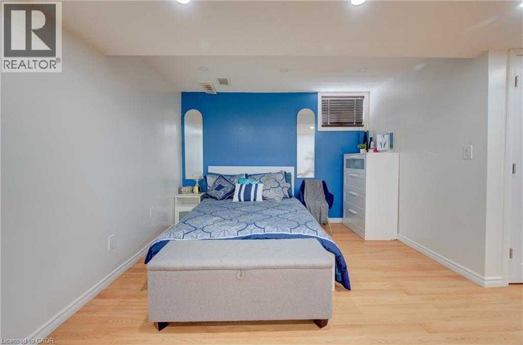 32 Lena Crescent, Cambridge, ON - Indoor Photo Showing Bedroom