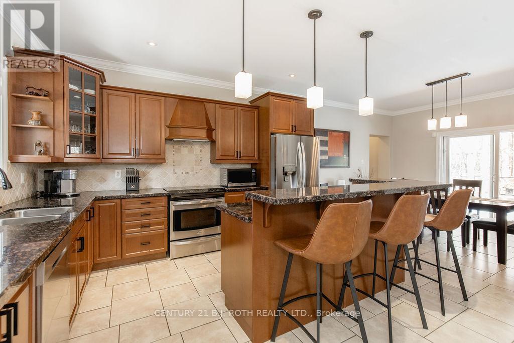 12 Lloyd Cook Drive E, Springwater, ON - Indoor Photo Showing Kitchen With Double Sink With Upgraded Kitchen