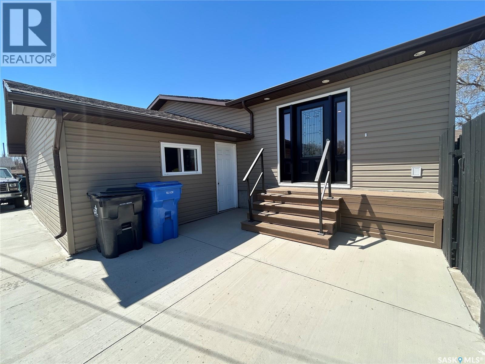 1613 Dieppe Crescent, Estevan, SK - Outdoor With Exterior