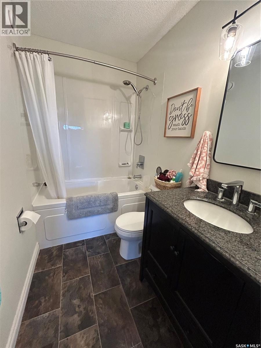 1613 Dieppe Crescent, Estevan, SK - Indoor Photo Showing Bathroom