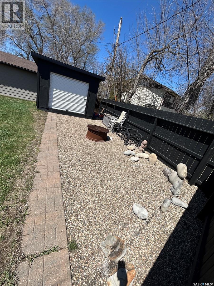1613 Dieppe Crescent, Estevan, SK - Outdoor
