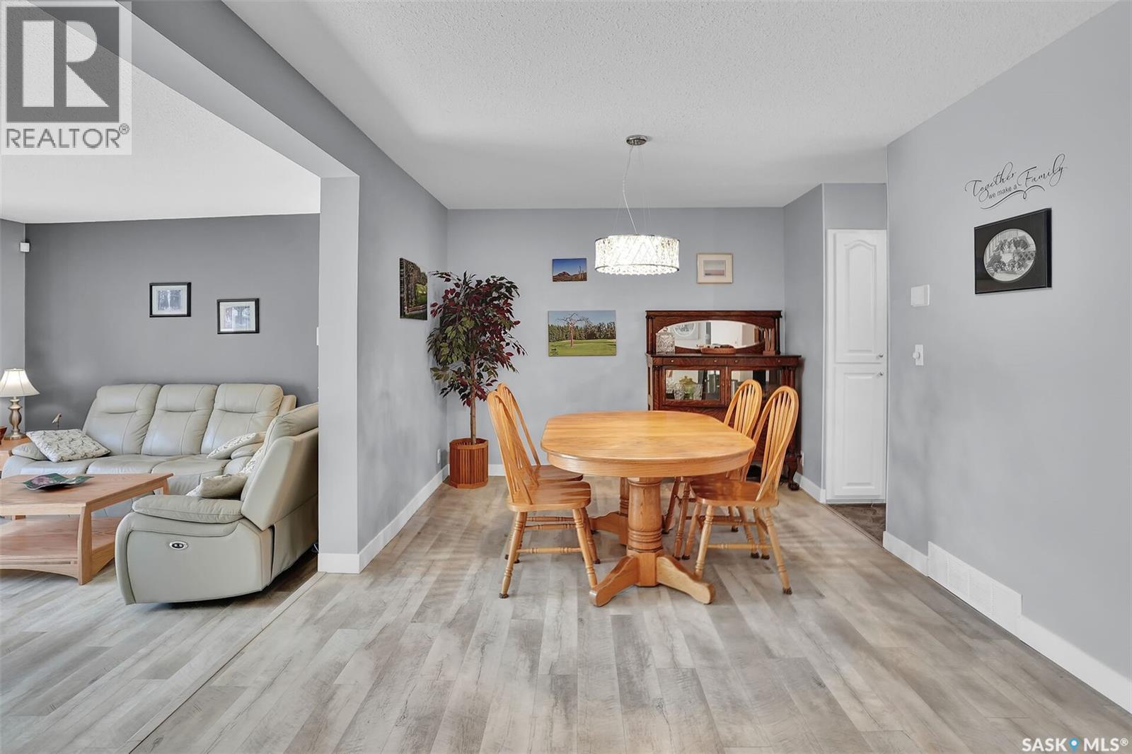194 Plainsview Drive, Regina, SK - Indoor Photo Showing Dining Room